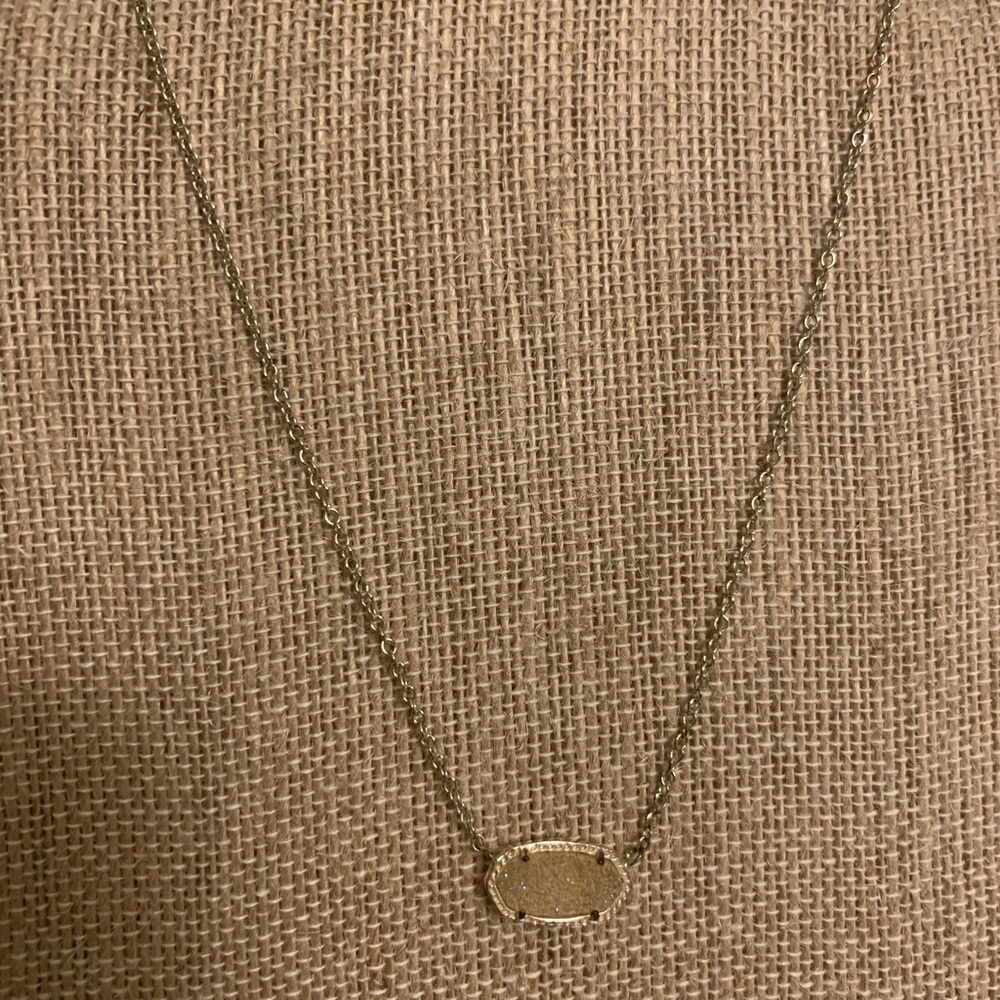 Kendra Scott necklace